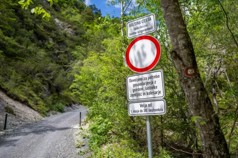 Prepoved vožnje Dolina DragaDolina Draga, Begunje na Gorenjskem, občina Radovljica 17. maj 2026 / Foto: Nik Bertoncelj