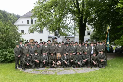 Osemdesetletnica lovske družine