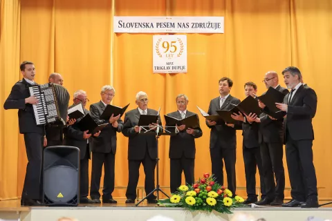 kulturni večer 95 letnica ustanovitve mo&scaron;kega pevskega zbora MPZ Kud Triglav Duplje na fotografiji / Foto: Tina Dokl