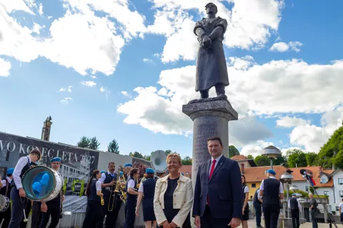 Vrnitev spomenika Usnjar &ndash; talec