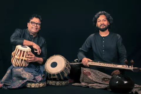 Pandit Udai Mazumdar (tabla) in Rohan Dasgupta (sitar) / Foto: Sanjit Debroy 