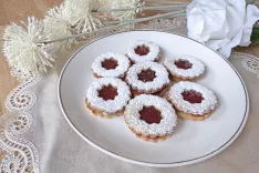 Le&scaron;nikovi pi&scaron;koti z malinino marmelado / Foto: Erika Jesenko