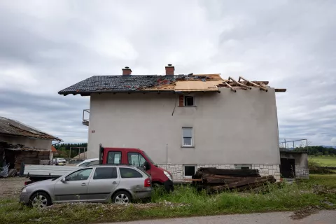 Posledice nočnega neurja v Komendi / Foto: Primož Pičulin