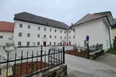 Grajska kavarna na gradu Dvor bo danes gostila glasbeni večer. / Foto: alenka brun