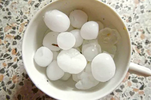 Toča v &Scaron;kofji Loki / Foto: Neurje.si/Mari Božnar
