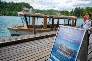 Na otok s Črtomirjem