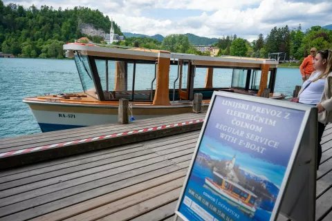 Na otok s Črtomirjem