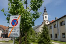 V Cerkljah bodo uvedli modre cone