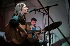 Večer na terasi: Severa Gjurin in Dejan Lapanja