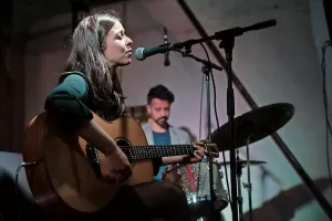 Večer na terasi: Severa Gjurin in Dejan Lapanja