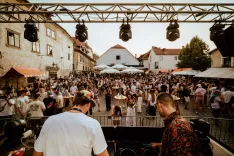 V petek, 19. junija, bodo v &Scaron;kofji Loki spet odmevali ritmi plesne glasbe. / Foto: Lovro Megu&scaron;ar