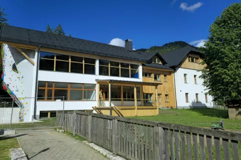 Na Jezerskem v sredo odpira vrata prenovljena Podružnična &scaron;ola Jezersko / Foto: Alenka Brun