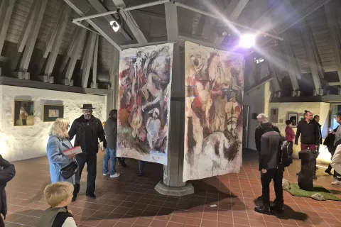 Po odprtju je sledil dolg spehod po kranjskih razstavi&scaron;čih, tudi Stolpu &Scaron;krlovec / Foto: Igor Kavčič