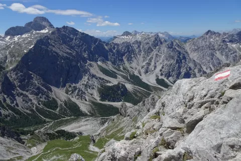 Pogled na dolino Wimbach, ko se strmo vzpenjamo proti grebenu Watzmanna. / Foto: Jelena Justin