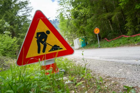 Gradnja mostu proti Dolini DragaDolina Draga, Begunje na Gorenjskem, občina Radovljica 17. maj 2026 / Foto: Nik Bertoncelj