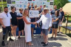 Radovlji&scaron;ke paraplavalce je obiskala predstavnica Rotary Club Ljubljana Carniola in jim v družbi Darka Đurića predala donacijo. / Foto: arhiv kluba