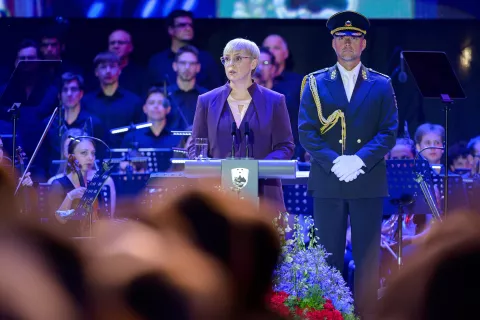 Ljubljana, Trg republike.Državna slovesnost ob 35. obletnici razglasitve samostojnosti in neodvisnosti RS.Predsednica republike Slovenije Nata&scaron;a Pirc Musar. / Foto: Jure Makovec/STA