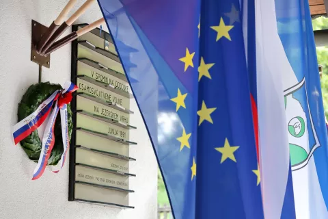 Spominska slovesnost Jezerski vrh 34 obletnica osamosvojitev Slovenije občina Jezersko simbolična / Foto: Tina Dokl