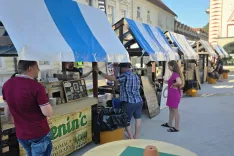 Tradicionalni pivski festival pomeni začetek KUL petkov, ki čez poletje navdu&scaron;ujejo kamni&scaron;ko publiko s kulinaričnim in glasbenim programom. / Foto: Alenka Brun