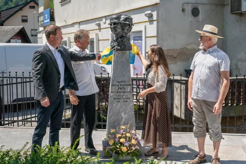 Poklon kulturnima delavcema