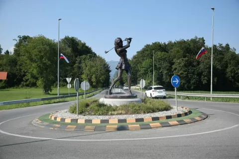 V Kamniku razburja golfistka