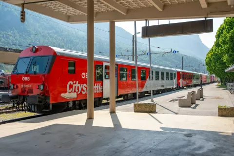 Simbolična fotografija Občina JeseniceŽelezni&scaron;ka postaja Jesenice / Foto: Nik Bertoncelj