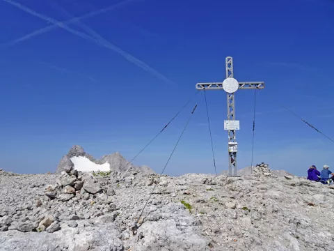 Vrh Hoher Gjaidstein, zadaj je Hoher dachstein, najvi&scaron;ji vrh pogorja Dachstein. / Foto: Jelena Justin