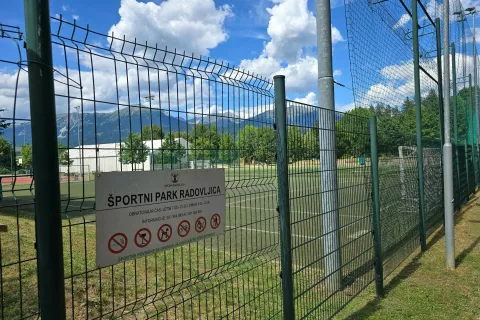 Obnova malega nogometnega igri&scaron;ča