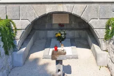 Imeniten grob knezo&scaron;kofa dr. Anton-a Bonaventure Jeglič / Foto: najdigrob.si