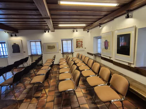 Pogled v malo galerijo velikih del slovenske grafike / Foto: Igor Kavčič
