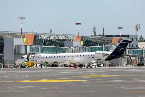 letali&scaron;če Jožeta Pučnika Brnik Ljubljana / Foto: Tina Dokl
