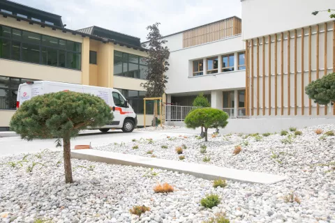 Črta pod preteklim letom