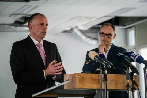 16.07.2026 15:57 / 16.07.2026 16:04Ljubljana, prostori Ministrstva za pravosodje na Litijski cesti.Novinarska konferenca ministra za pravosodje Mihaela Zupančiča in predsednika Demokratov ter ministra za gospodarstvo, delo in &scaron;port Anžeta Logarja o predlogu zakona o specializiranih organih za obravnavo korupcijskih kaznivih dejanj in organiziranega kriminala. / Foto: Matic Hrabar/STA
