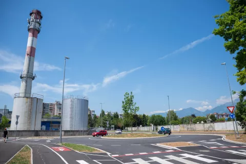 Dokončano kroži&scaron;če pri toplarni na Planini v Kranju / Foto: Primož Pičulin