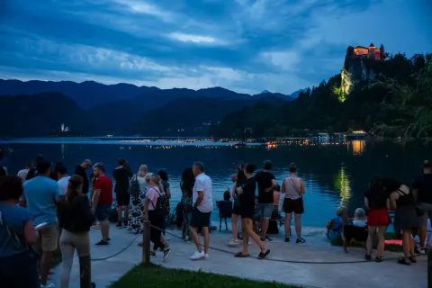 Lučke na Blejskem jezeruBlejski grad / Foto: Nik Bertoncelj