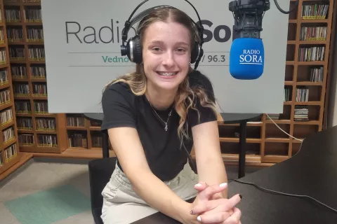 Minuli torek je del radijske ekipe postala tudi Hana Porenta. / Foto: Mateja Rant