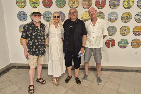 V Galeriji Insula v Izoli: (z leve) slikar Ale&scaron; Sedmak, gorenjsko-primorski slikarski par Klementina Golija in Klavdij Tutta ter umetni&scaron;ki vodja galerije Dejan Mehmendovič / Foto: Igor Kavčič