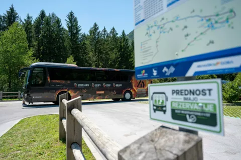 Brezplačen turistični avtobus Dolina Vrata Mojstrana občina Kranjska GoraNovo uvedeno rezervacija sedeža rezervacijeMojstrana, 25. julij 2026 / Foto: Nik Bertoncelj