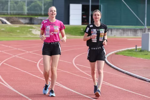 skakalci ženska mo&scaron;ka A ekipa stadion &scaron;portni park Kranj na fotografiji Taja Bodlaj, Ema Klinec / Foto: Tina Dokl