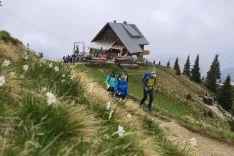 Koča na Golici z novo streho. / Foto: janko rabič