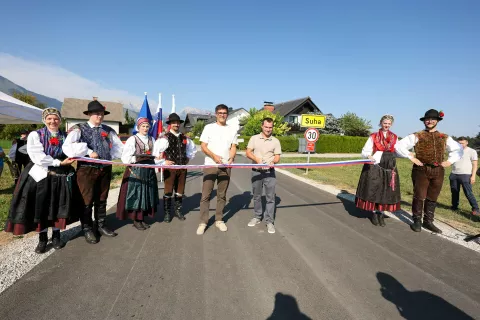 odprtje prenovljena cesta Suha Matjaž Rakovec župan občina Kranj in Ga&scaron;per Žbogar predsednik KS Suha Predoslje / Foto: Tina Dokl