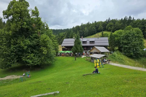 Spominska slovesnost na Vodi&scaron;ki planini