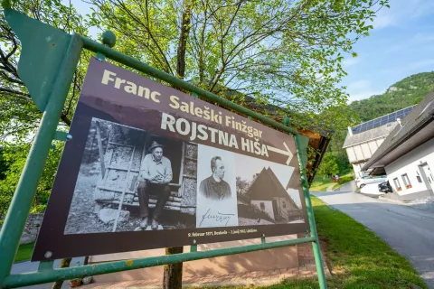 Simbolična fotografija Občina ŽirovnicaFinžgarjeva rojstna hi&scaron;a Pot kulturne dedi&scaron;čine / Foto: Nik Bertoncelj