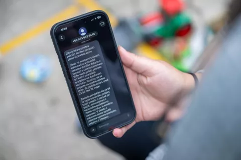 Prevara preko SMS sporočila / Foto: Nik Bertoncelj