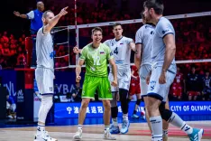 Po treh četrtih mestih in sedmem mestu v Ligi narodov so varovanci Fabia Solija v zbirko dodali &scaron;e prvo medaljo, bronasto odličje. / Foto: Odbojkarska zveza Slovenije