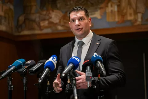 Ministrsko listo so podprli tudi poslanci Resni.ce, ki jo vodi predsednik državnega zbora Zoran Stevanović. / Foto: Bor Slana/STA