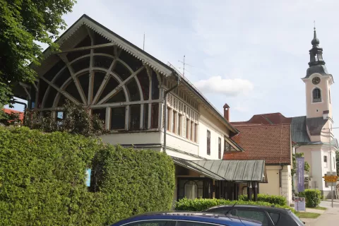 stavba Hribarjeva vila Hribar Cerklje nakup občina / Foto: Gorazd Kavčič