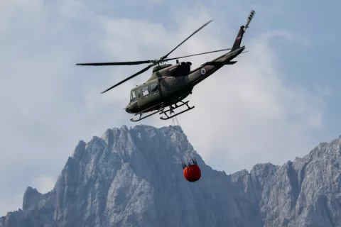 Ga&scaron;enje požara Srednj Vrh, Gozd Martuljek občina Kranjska GoraSrednji Vrh, 7. avgust 2026 / Foto: Nik Bertoncelj
