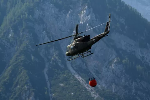 Ga&scaron;enje požara Srednj Vrh, Gozd Martuljek občina Kranjska GoraSrednji Vrh, 7. avgust 2026 / Foto: Nik Bertoncelj
