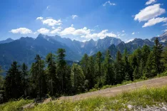 Simbolična fotografija občina Kranjska Gora pohodni&scaron;tvo hribi gore turizem / Foto: Nik Bertoncelj